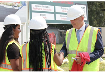 DOE Under Secretary for Infrastructure David Crane visits Matchbook Learning, a nonprofit school in Indianapolis, IN.
