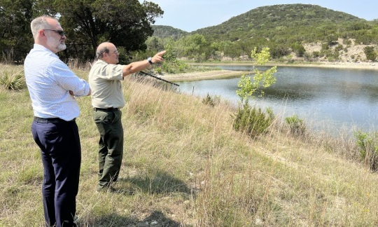 Deputy Secretary Beaudreau looks over water with an Interior Department employee
