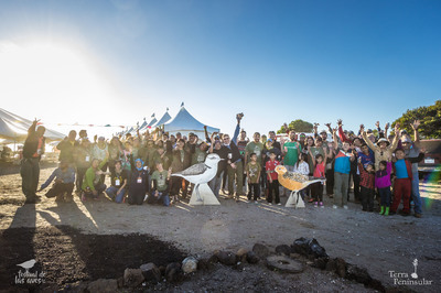 Participants celebrate migratory birds at the 2019 San Quintín Bay Bird Festival (photo by Terra Peninsular).
