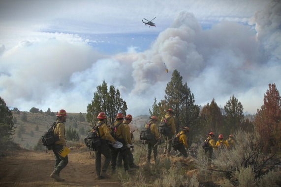 A hand crew works on the Falls Fire in Oregon. Photo by Mike McMillan.