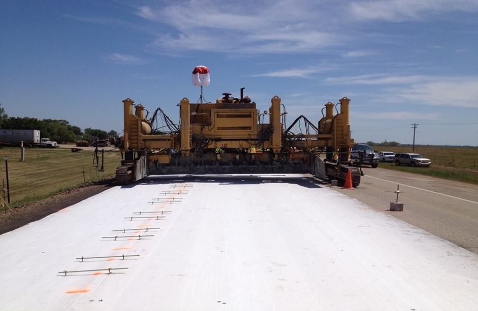 Concrete paving machine