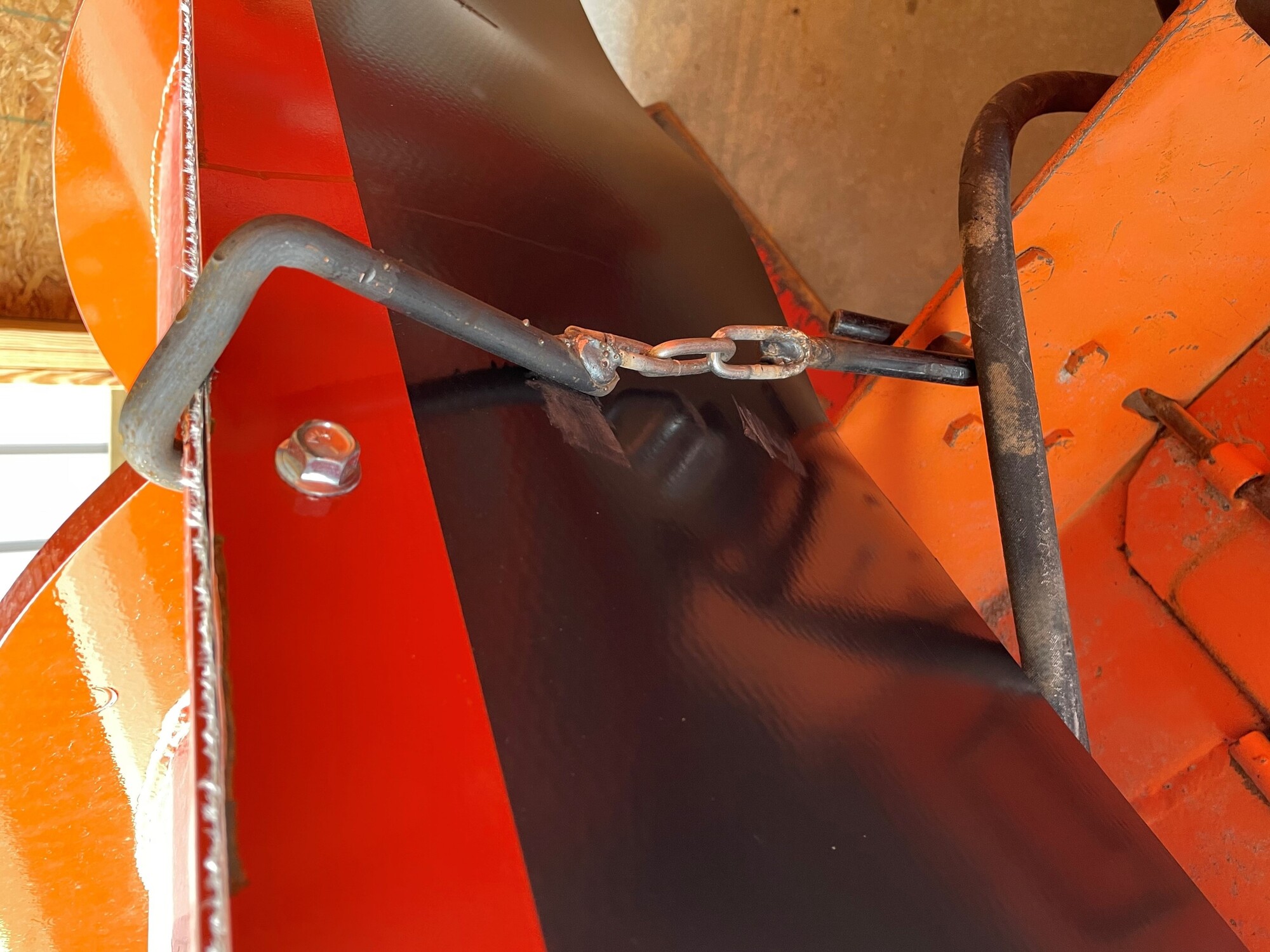 Closeup of Chain that attaches spreader to plow