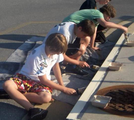 Students painting storm drains