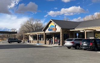 Exterior image of the Yuhubi Nobi station, a gas station and convenience store