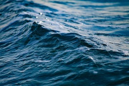 Close up photo of small wave