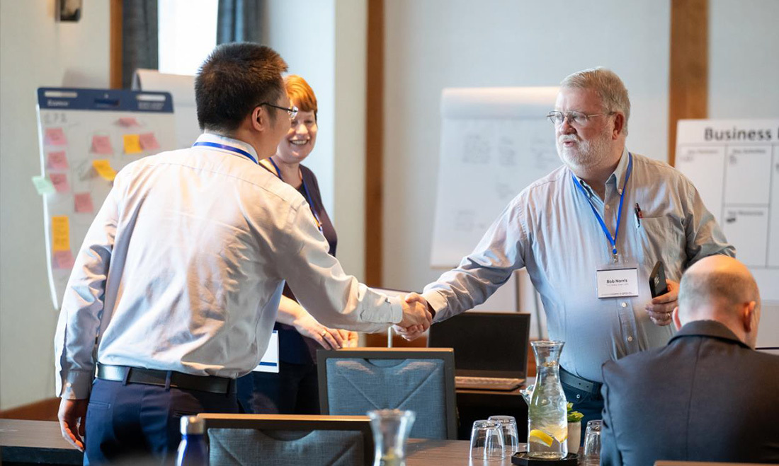 Two men shake hands at I-Corps event