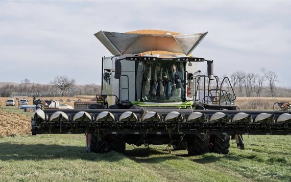 Administrator Zeldin Visits Farm