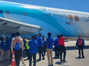 STEM AVSED Representative Sharmaine Moulton gives students a tour at the Miami International Airport Air Traffic Control Tower and airport field. 