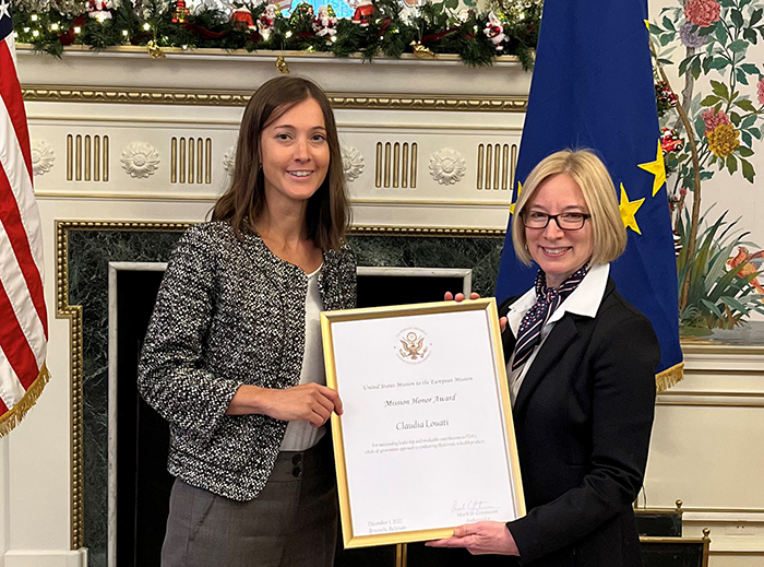 Claudia receives Mission Honor Award