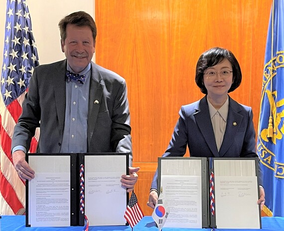 Calif and Oh showing signed documents