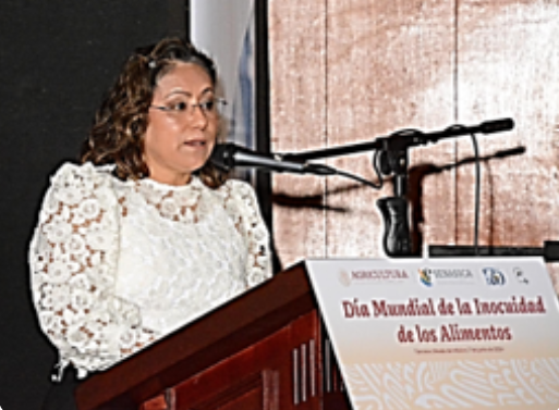 Sandoval at SENASICA event