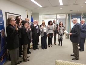 John Pinto administers the oath of office to a group of new federal mediators from around the country at the FMCS headquarters. 