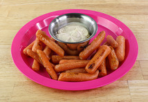 Palitos de zanahoria horneada con salsa de yogur y mantequilla de semilla de girasol