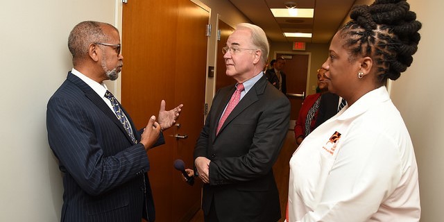 Secretary Price speaks with a dentist at Unity Health Care