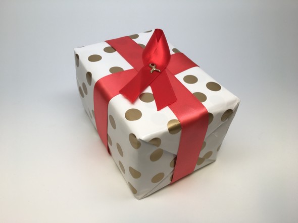 A gift box with an AIDS awareness ribbon on it, symbolizing the gift of life given by organ donors with HIV.