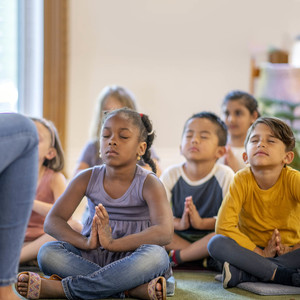 Kids meditating