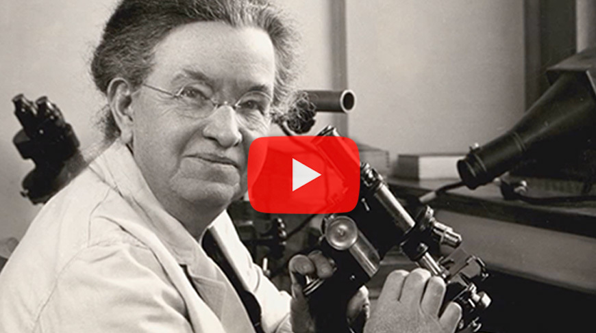 Photo of Florence Sabin using a microscope in her lab
