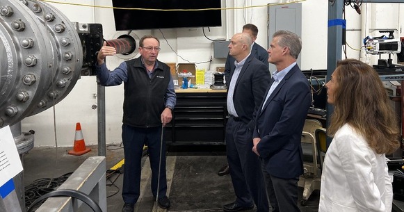 Faculty gives tour of lab space.