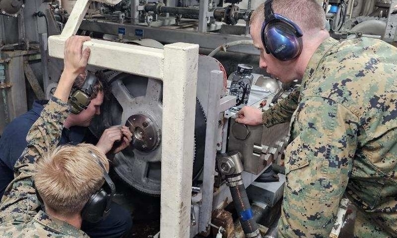 soldiers working on equipment