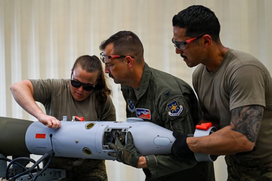 munitions-work-900x600
