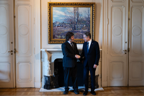 Secretary Blinken shakes hands with Argentine President Javier Milei.