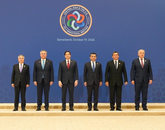 Secretary Rubio stands side by side with Indian officials for a photo at the C5+1 Ministerial Meeting.