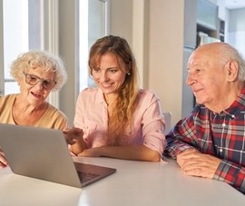 Fiduciary uses the FAST online tool with her laptop for her senior parents