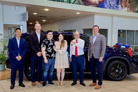 2022 winner U.S. Navy military spouse Andrea Unzueta who selected a Toyota Highlander XSE