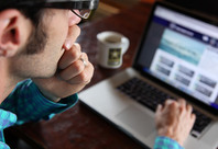 VeteranUsingComputer