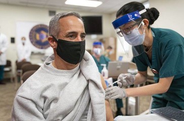 A Veteran receiving a COVID-19 vaccine