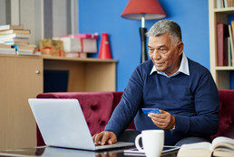 A Veteran using My HealtheVet to pay a VA bill