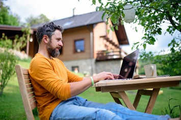 A Veteran downloading their HealtheLiving Assessment