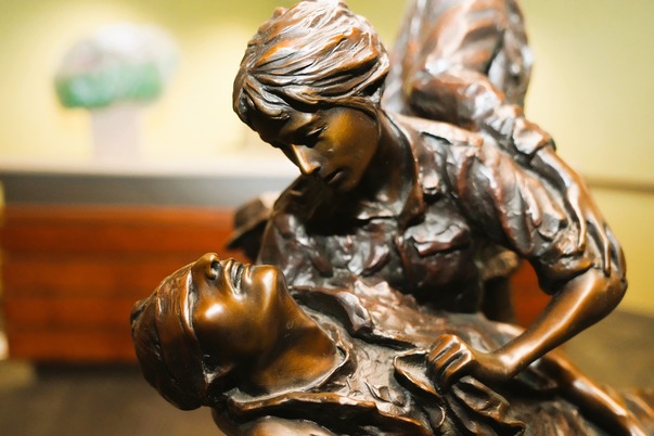bronze statue of nurses