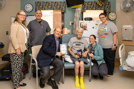 Air Force Veteran Jerry Rowe and his care team along with the mayor of Sahuarita 