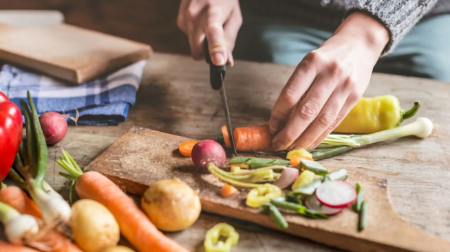 cutting vegetables 