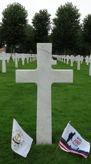 RI grave with flags