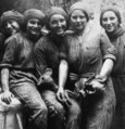 Women factory workers WWI