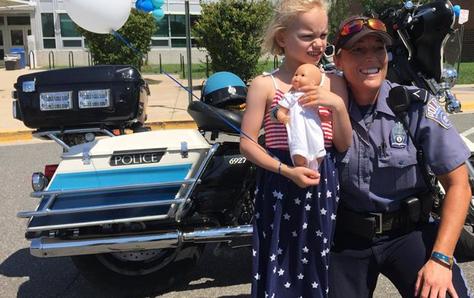 young child with Arlington police officer