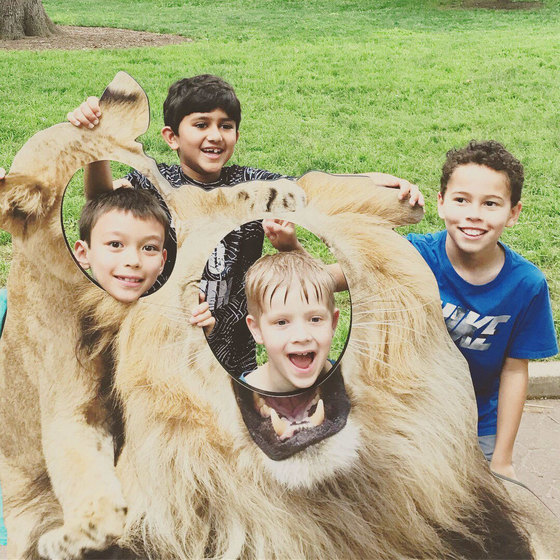 photo of second graders visiting the zoo