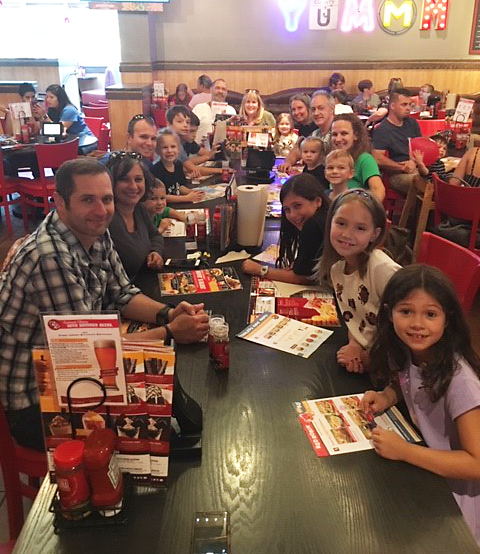 families at restaurant night