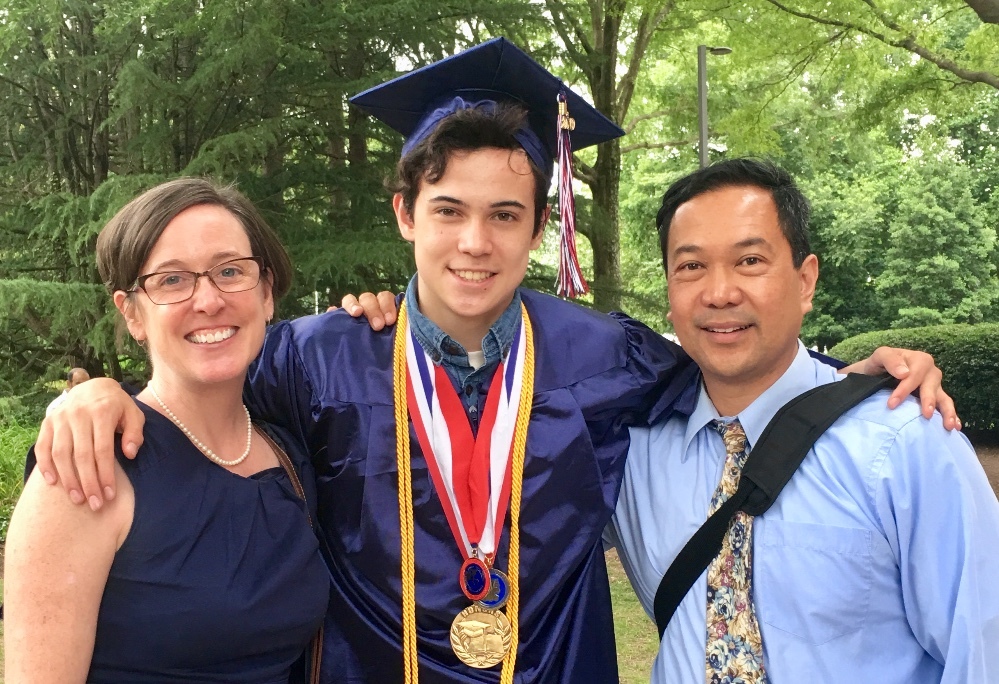 Anthony Garces-Foley y famlia