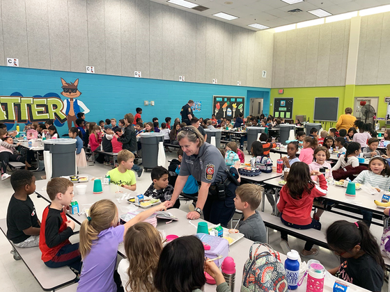 Fairfax Officers visiting students in WSES cafeteria