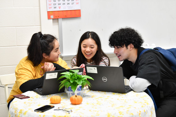 HS Students with computer