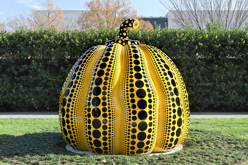 An image of the sculpture "Pumpkin" by Yayoi Kusama