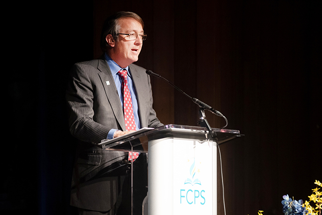 photo of Dr. Brabrand at the podium