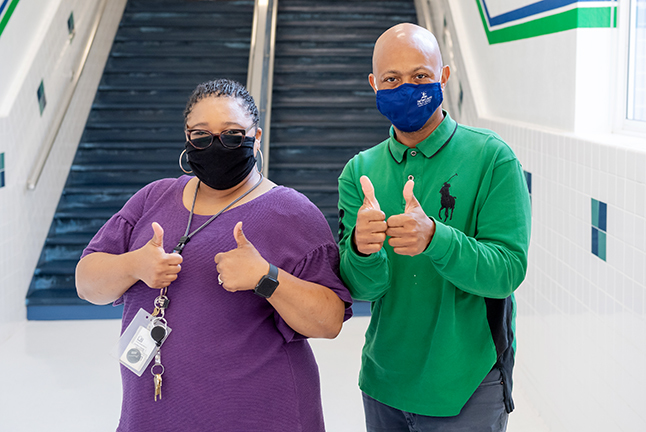 photo of Wanda Talford and Bernard Jones giving a thumbs up