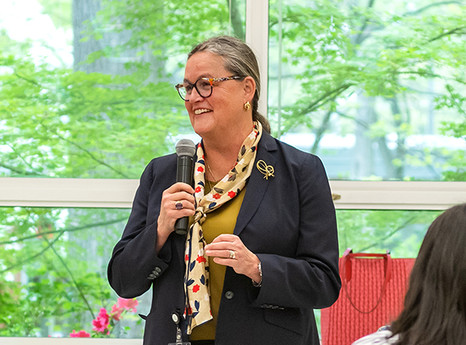 MIchelle Reid speaking in front of a group of students. 