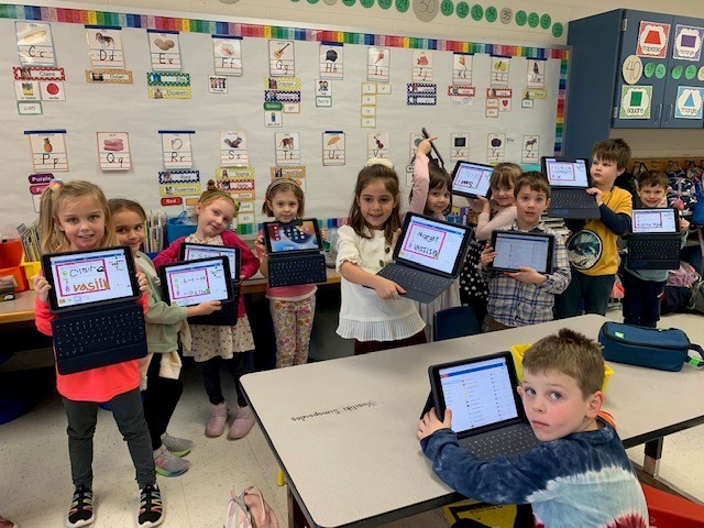 Kinders with iPads