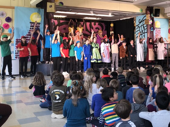 picture of students watching the 6th grade musical