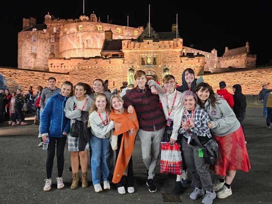 Woodson High School students standing in front of castle in Edinburgh, Scotland